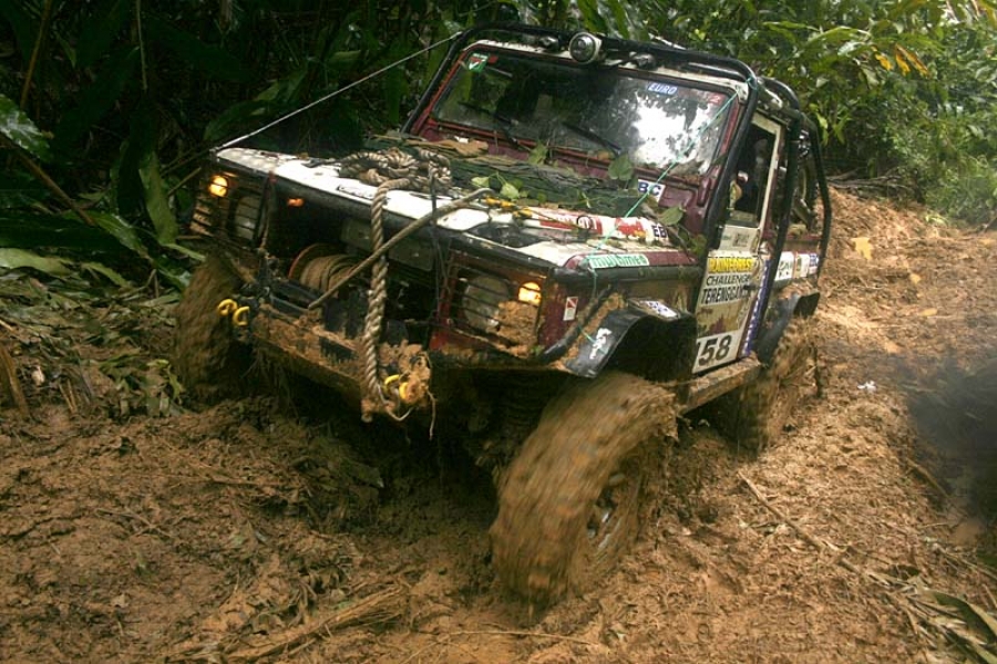 Land Rover z lasów deszczowych - Marek i Agnieszka Janaszkiewiczowie (2007)