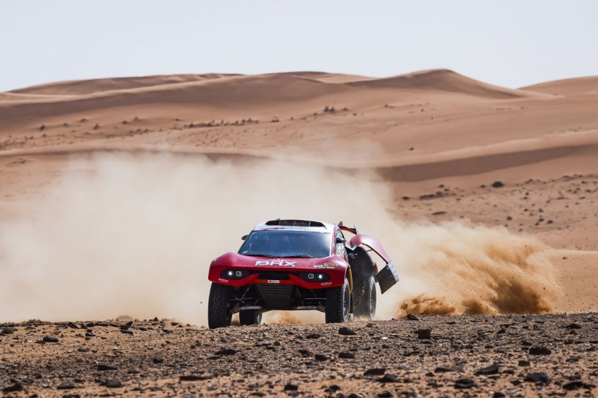 VII etap Dakar 2022. Loeb powraca do gry